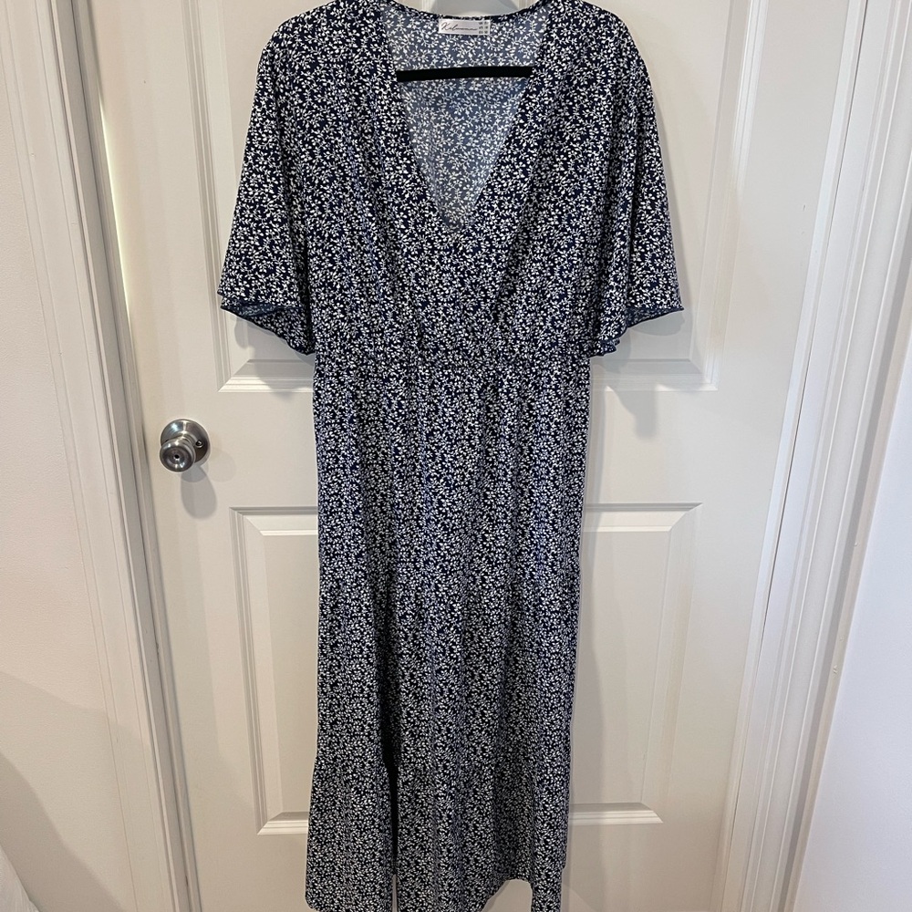 Black and White Midi Sundress with Dolman Sleeves and V-Neck